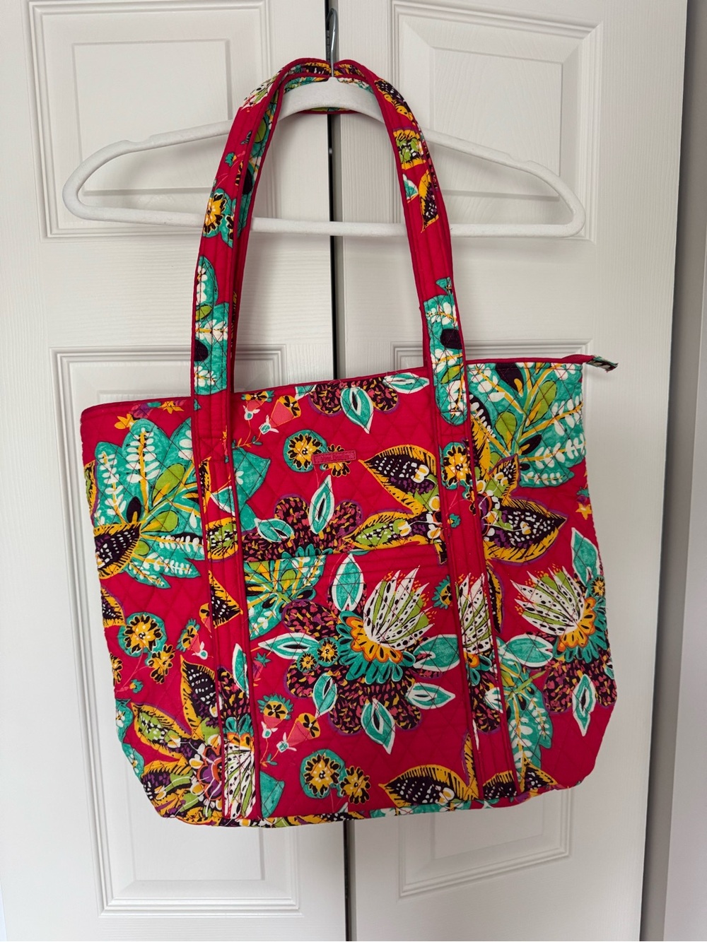 NWT Vera Bradley Quilted Vera Tote Bag - Vibrant Retired Rumba Pattern